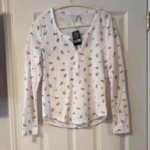 Adorable Lucky Brand Henley top